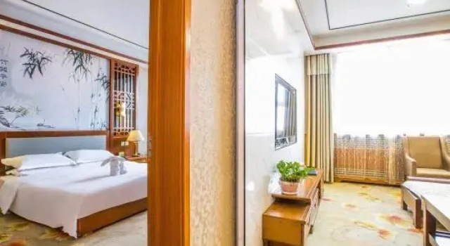 Люкс Bingke Xixu Business Hotel (Kuitun Government Store)