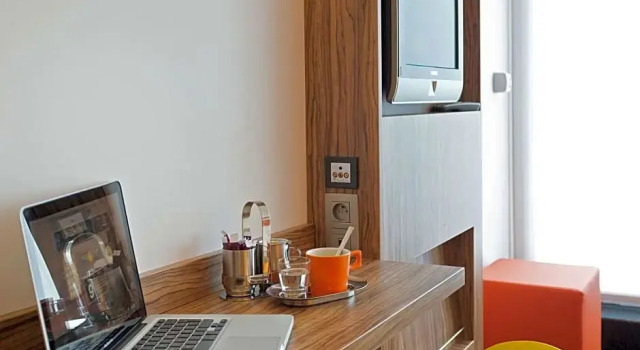 Номер Standard с балконом ibis Styles Louvain-la-Neuve Hotel and Events