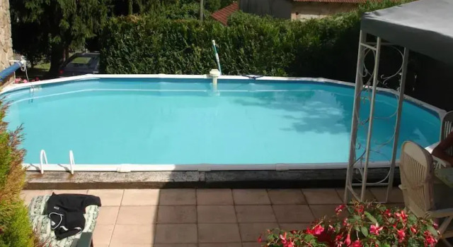 La Cère, Book Hotel Laval-de-Cere 