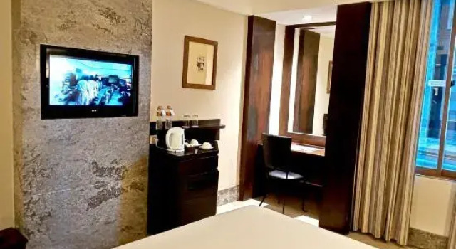 Simple suite Crown Victoria Hotel Tulungagung