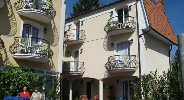 Villa Mediterran, Book Villa Hoteller i Western Transdanubia med parkering, Parkering