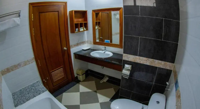 Четырёхместный номер Superior Kampong Thom Palace Hotel