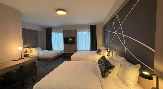 Семейный люкс Executive La Quinta Inn & Suites By Wyndham Kelowna Bc