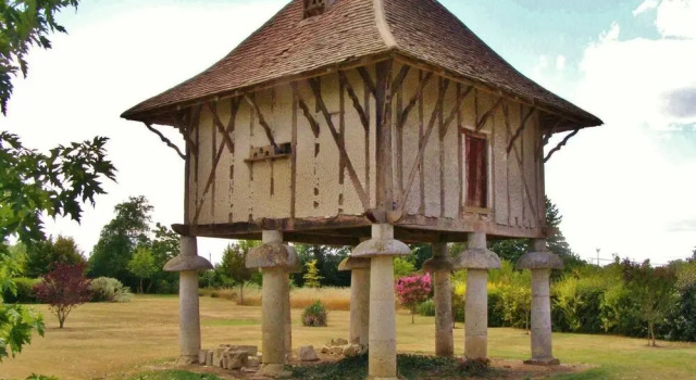 Peaceful Holiday Home Saint-Martin-le-Redon with Pool, Buchen Sie Hotel Saint-Martin-le-Redon Lot