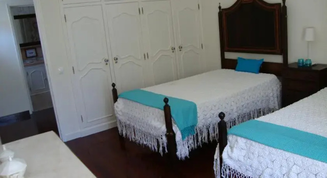 Fantastic Villa - Central Lisbon, Забронировать Вилла Коттеджи Лиссабона, рядом с Парк в Бела-Висте, Коттедж