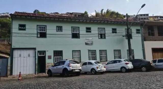 POUSO CENTRO - Pouso dos Viajantes Unidade Centro OuroPreto, Забронировать Отель Ору-Прету Минас-Жерайс, рядом с Padre Faria Fountain