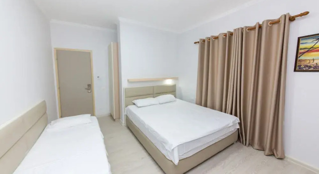Hotel Andi, Rezerwuj Hotel Hotele w Durres County z parkingiem, Parking