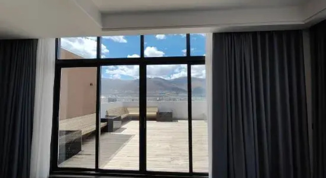 Люкс с красивым видом из окна Beverly Hotel Aba County