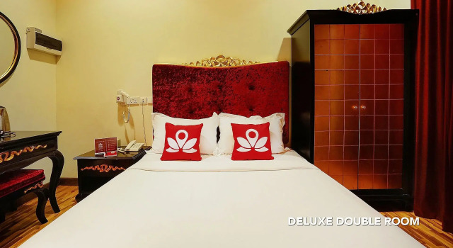 Кровать в общем номере Rest Chinatown Hotel