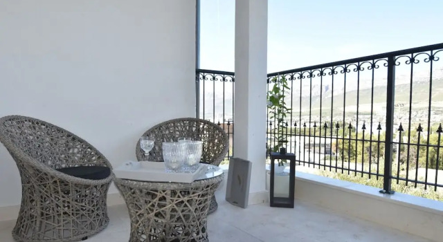 Spacious and Comfortable Apartment, Outside the Historical Centre of Split, Prenota Appartamento Splitska 