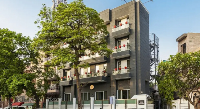 OYO Townhouse 010 La Paradise, Забронировать Отель Отели Нью-Дели с завтраком, Завтраки