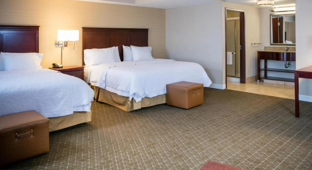 Четырёхместная студия Hampton Inn & Suites Toledo-Perrysburg