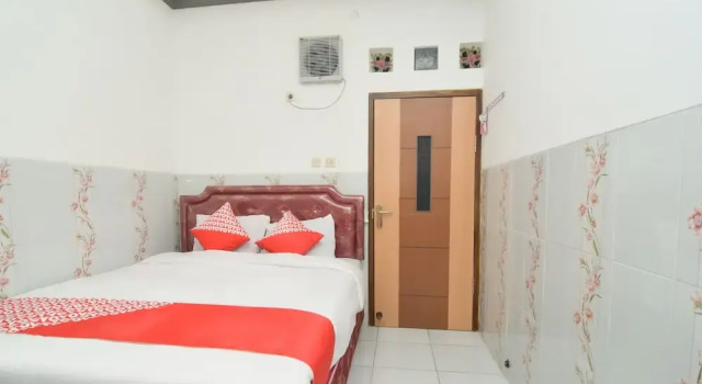 OYO 1480 Villa Dua Putri, Book Villa Sommerhuse i Prigen, Hytte