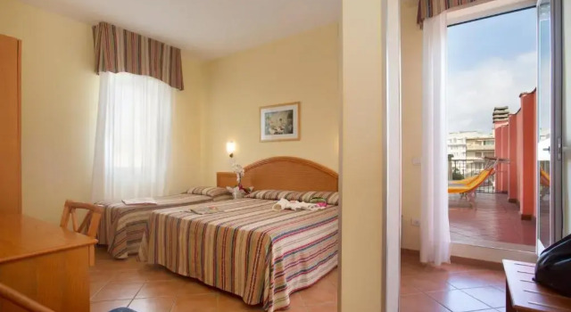 Трёхместный номер Standard с балконом Hotel Katy