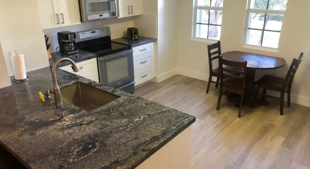Licensed Mgr - 3/3.5 Modern Villa - Key Largo'S Premier Oceanfront Resort And Marina!, Rezerwuj Ośrodek wypoczynkowy Hotele w Key Largo z parkingiem, Parking