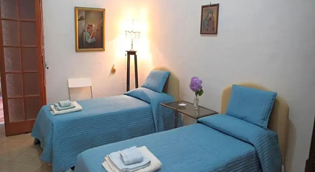 Il Giardino di Tonia - Oplontis Guest House - Bed & Garden, Buchen Sie Bed & Breakfast Torre Annunziata Kampanien