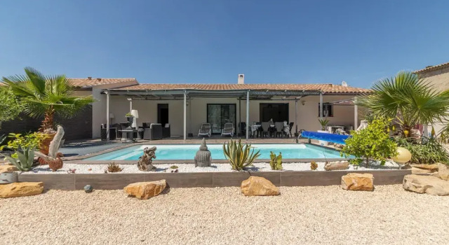 Serene Villa in Saint-Victor-la-Coste with Private Pool, Rezerwuj Willa Saint-Victor-la-Coste Gard