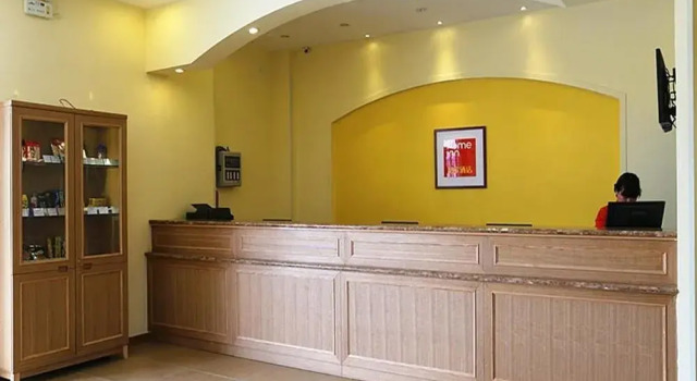 Home Inn Zhenjiang Jiangsu University, Rezerwuj Hotel Zhenjiang Jiangsu