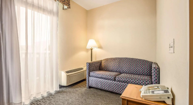 Двухместный люкс Days Inn by Wyndham Mackinaw City - Bridgeview Area