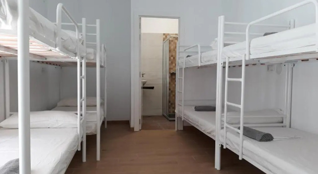 Кровать в общем номере (женский номер) Hub Hostel Seville