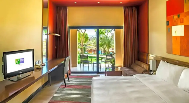 Двухместный номер Standard с балконом и с видом на бассейн Holiday Inn Resort Dead Sea by IHG