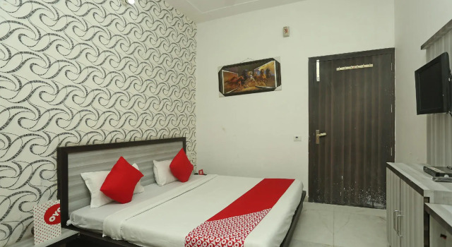 OYO 8607 Hotel Sky Inn, Забронировать Отель Хисар штат Харьяна