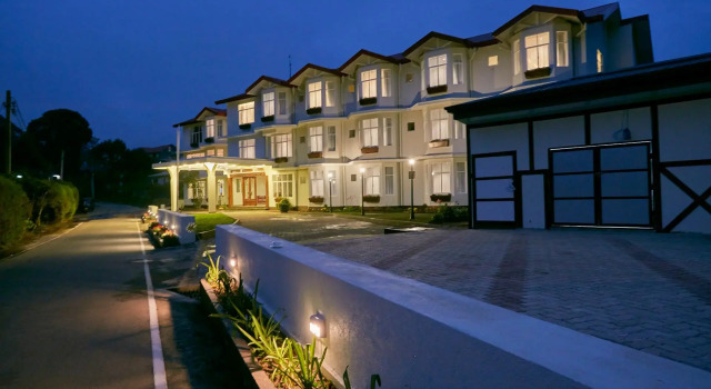 Galway Heights Hotel, Забронировать Отель Нувара-Элия округ Нувара-Элия