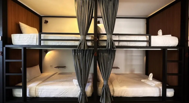 Кровать в общем номере Monsoon Boutique Hotel