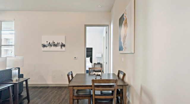 Spacious Apt With Amenities! Downtown Location!, Забронировать Апартаменты/квартира Хьюстон Texas Gulf Coast, рядом с Станция хьюстонского скоростного трамвая "Белл"