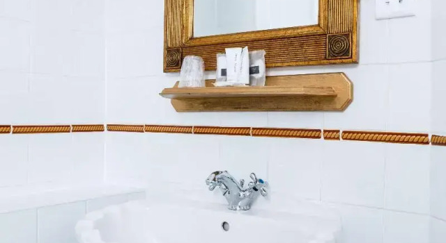 Трёхместный номер Standard Best Western Abbots Barton Hotel