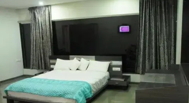 Jewelz6 Hotel