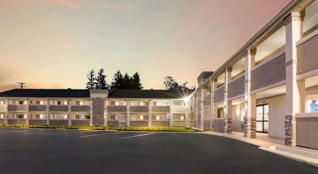 Rodeway Inn East Lansing University Area, Buchen Sie Hotel Okemos Michigan