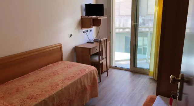 Трёхместный номер Standard Hotel Bamar