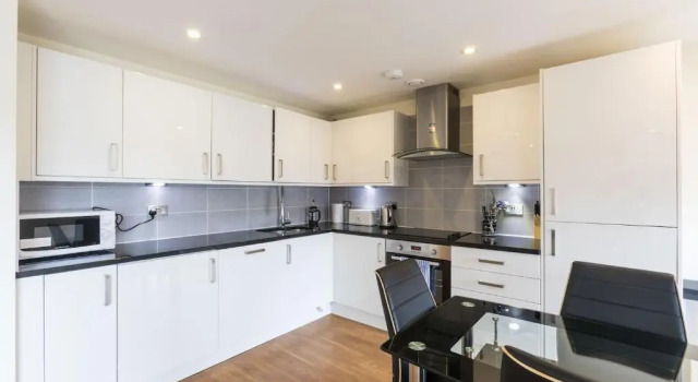 Modern 2 Bed 2 Bath Apartment Hyde Park, Varaa Huoneisto Asunnot kohteessa Merseyside, Huoneisto
