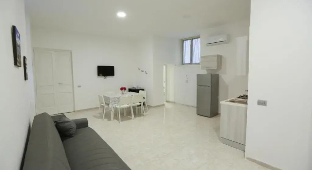 Central House Decumano Superiore by Dimorra, Забронировать Отель Неаполь Кампания, рядом с Церковь Пио Монте делла Мизерикордия