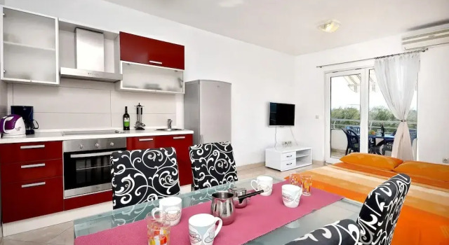 Апартаменты с балконом Apartment Srima
