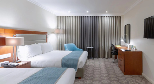 Четырёхместный номер Standard Holiday Inn - Johannesburg Sunnyside Park by IHG
