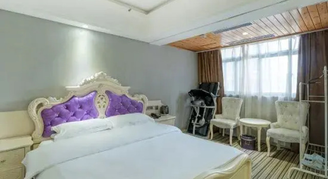 Люкс Deluxe 郑州如轩酒店(高铁东站会展中心店)
