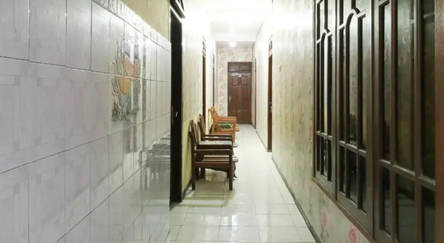 Номер Economy Dharmawati Homestay Syariah at Terminal Purabaya