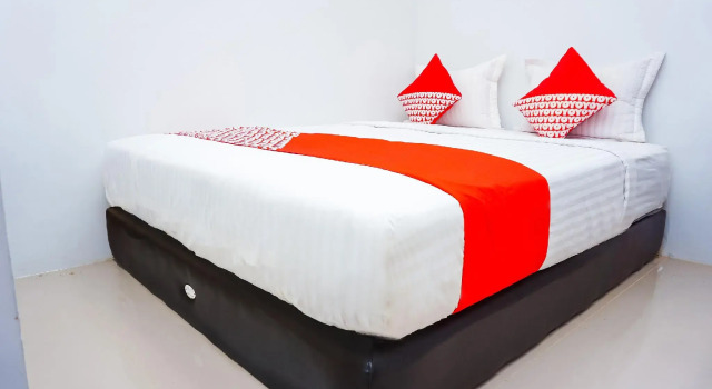 Двухместный люкс Hotel O Jalan Jenderal Sudirman Near Imam Bonjol Square Formerly Nelvi Guest House