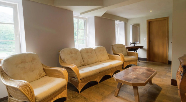 Attractive Castle in Vireux-Wallerand with Garden, Prenota Hotel Fépin Great Eastern Region