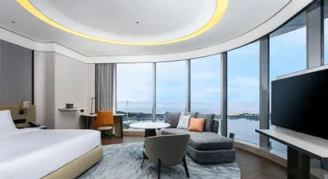 Двухместный люкс c 1 комнатой Crowne Plaza Weihai Binhai by IHG