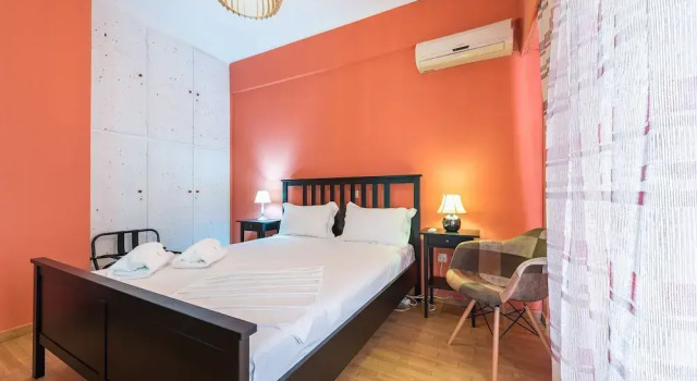 Sunny Loft in Koukaki by Cloudkeys, Забронировать Отель Афины Острова Саронического залива - Аттика, рядом с Холм Филопаппос