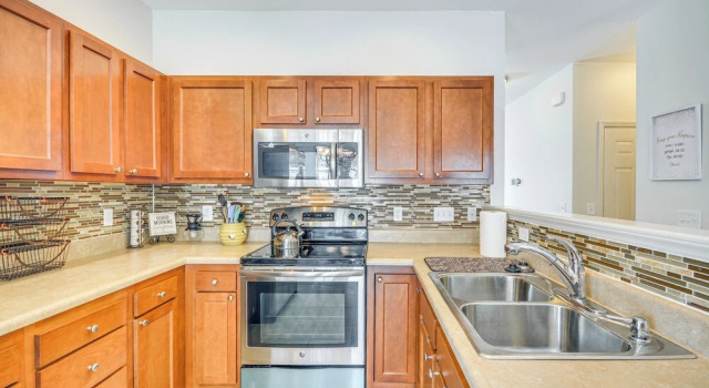 Апартаменты Cozy Greensboro Townhome w/ Community Pool & Grill