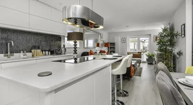 Коттедж Sunset Townhouse With Free Parking