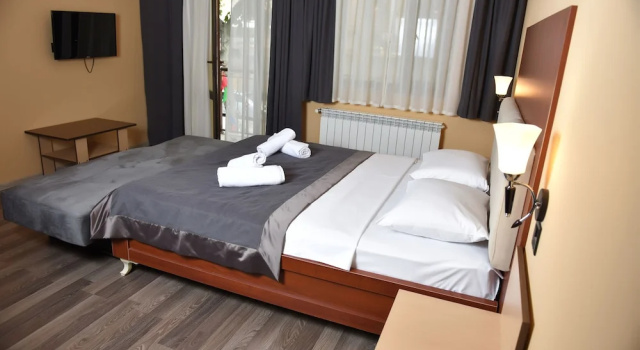 Полулюкс с балконом Yaffle Inn Shaki Boutique Hotel