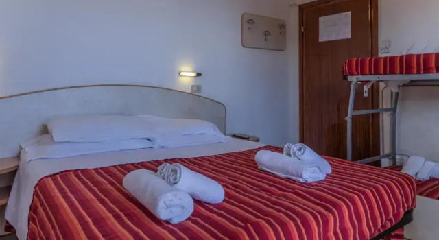 Четырёхместный номер Standard Hotel Beverly