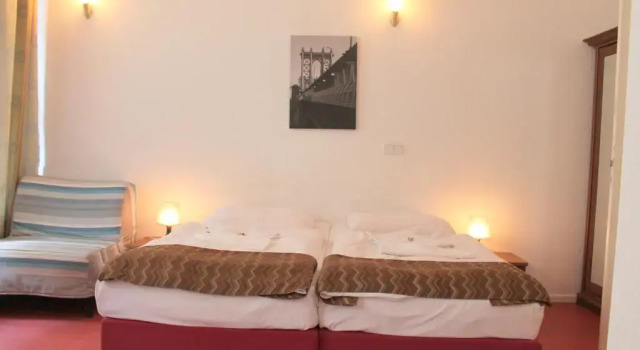 Standart dört kişilik oda Hotel Amelie Berlin