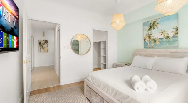 Spacious 2-bed With Private Rooftop & BBQ Access
