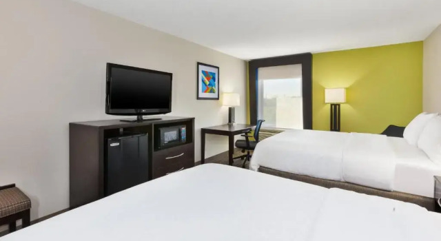 Четырёхместный номер Standard Holiday Inn Express Chillicothe East by IHG